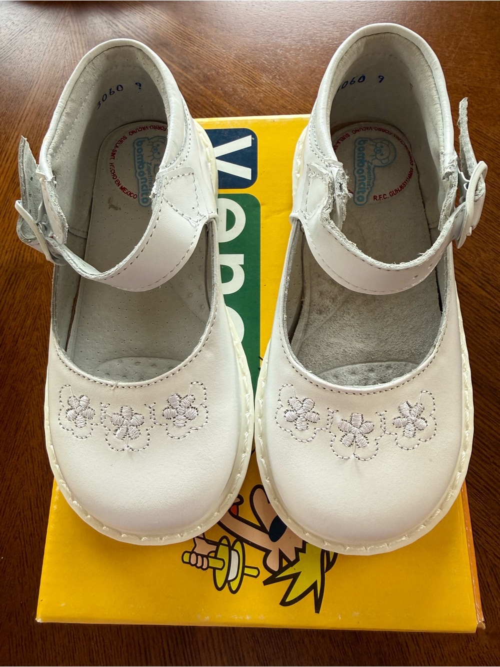Girls White Floral Mary Jane Dress Shoes with Adjustable Strap